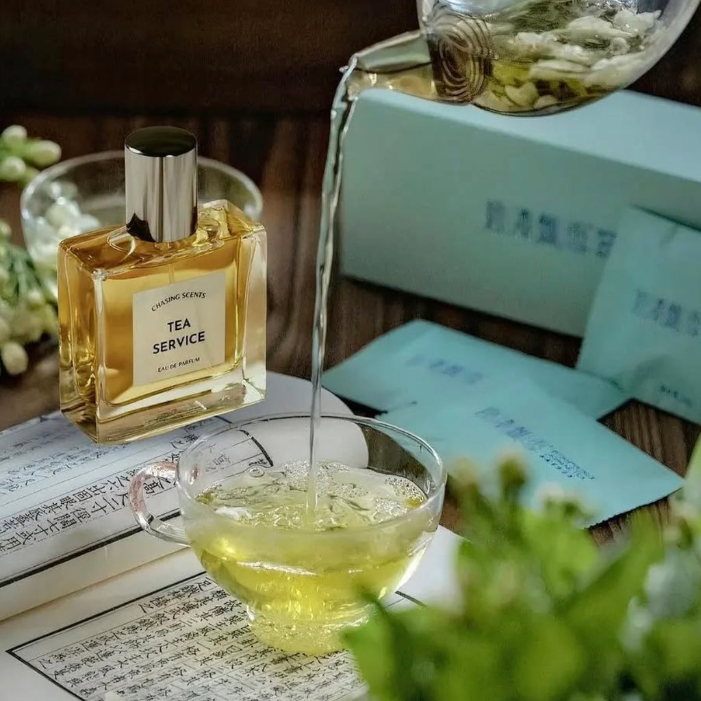 TEA SERVICE CHASING SCENTS