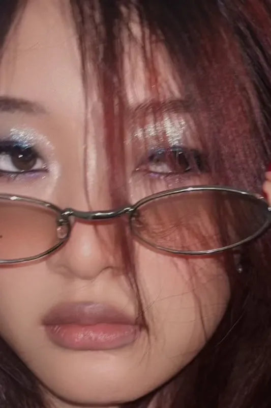 y2k eyeshadow look using eyeshadow palette